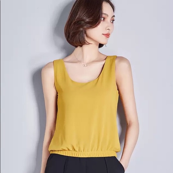 🛍NEW Yellow Sleeveless Chiffon Top - Picture 3 of 4
